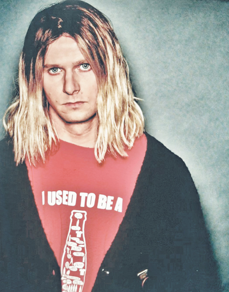 После съемок в сериале «Фитнес» Роману пришлось резко сбрасывать мышечную массу, чтобы сыграть рок-музыканта, очень похожего на Курта Кобейна