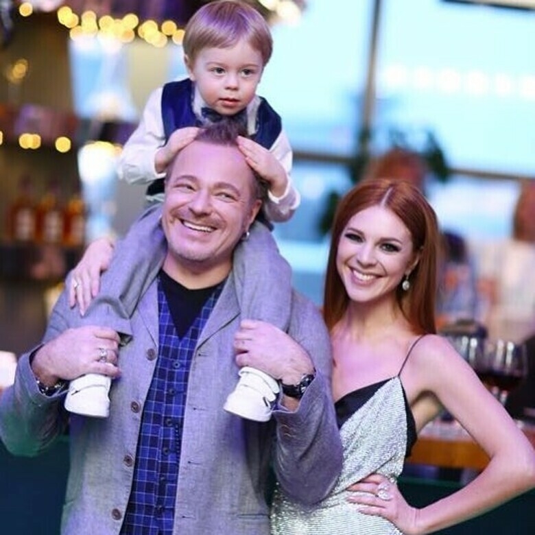 Наталья Подольская и Владимир Пресняков с сыном Артемием