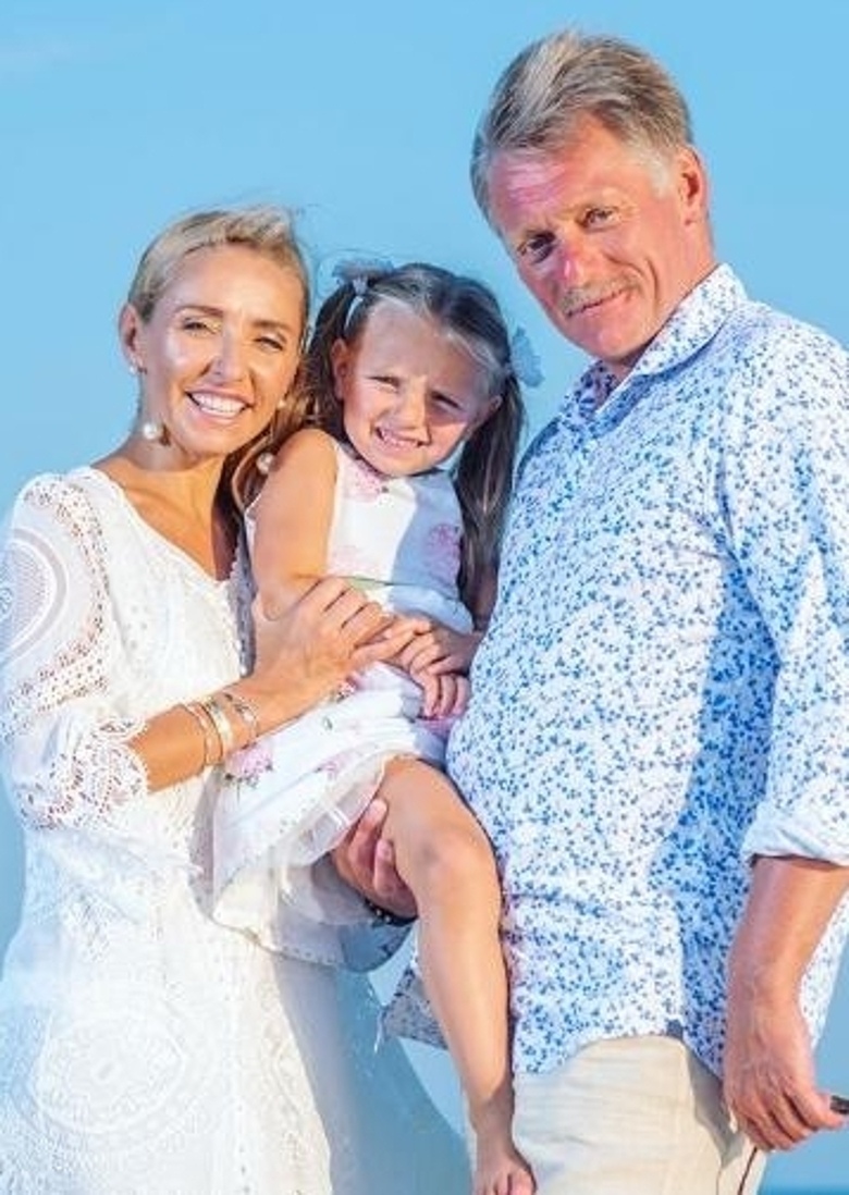 ТАТЬЯНА НАВКА И ДМИТРИй ПЕСКОВ С ДОЧКОЙ НАДЕЖДОЙ