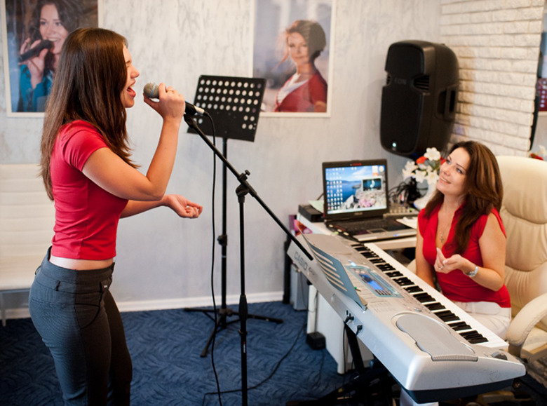 Как научиться петь: 5 этапов для новичков