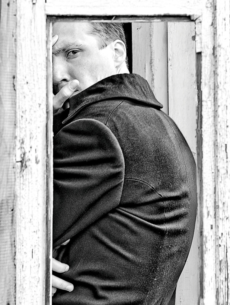 "Я отдавал себе отчет, что в эти отношения вступаю с кольцом в руке. И сцену предложения организовал на киноплощадке, договорился с ребятами, оставил букет"