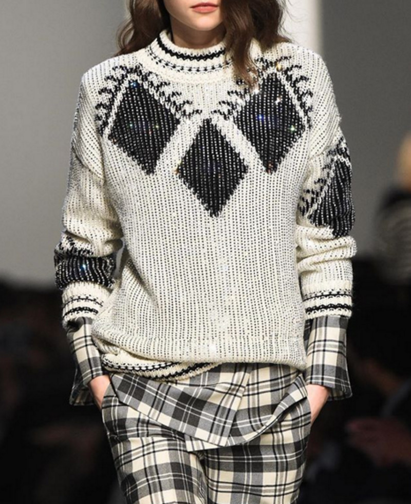 Клетку невозможно не заметить