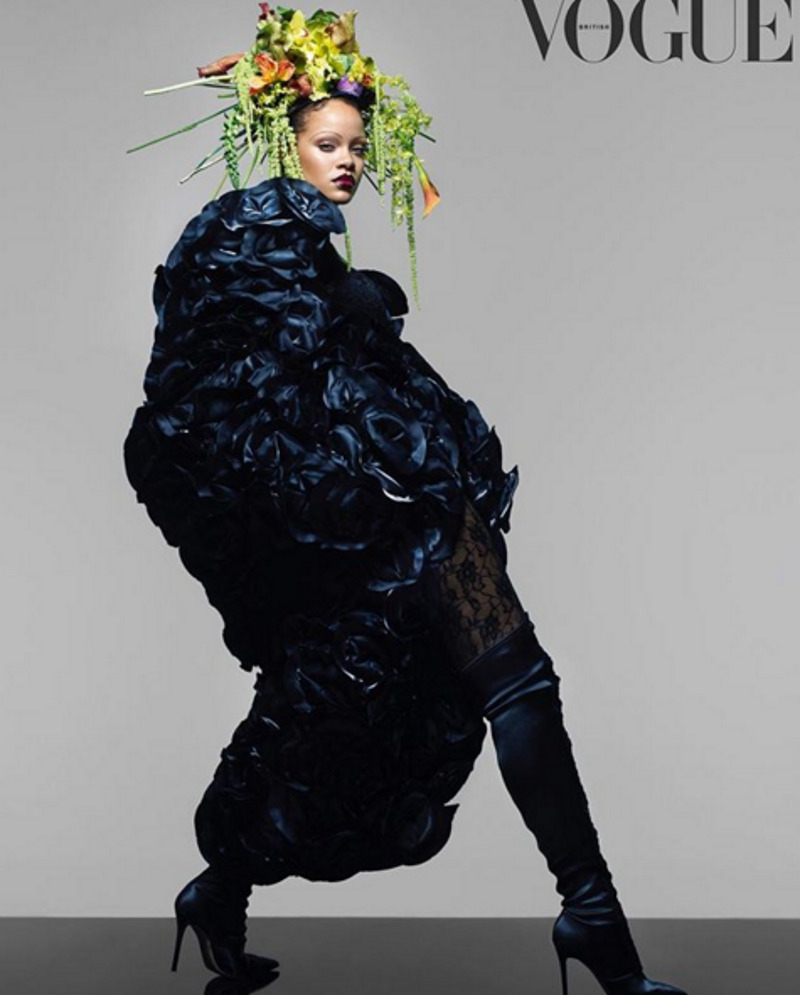 Новая королева эпатажа Рианна выпустила собственную коллекцию ботфортов в коллаборации с известным обувным брендом