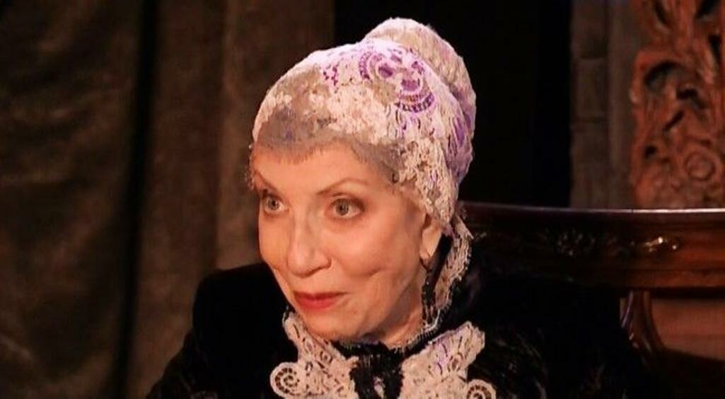 Актриса продолжает блистать на сцене