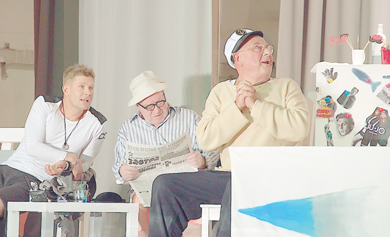 С недавних пор Митя Фомин участвует в театральном антрепризном проекте и играет в спектакле «Семейка Фани»