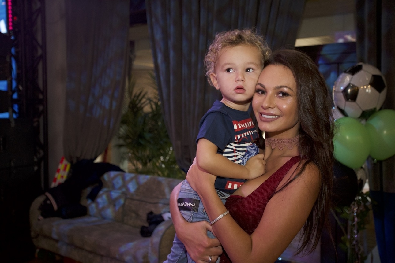 Старшего братика поздравил и самый маленький член семьи - трехлетний Даня, у которого три дня назад тоже был день рождения