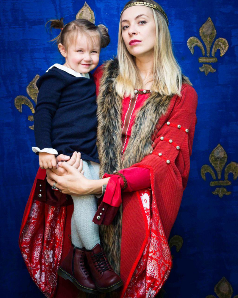 Алексей и Лидия — счастливые дедушка и бабушка двухлетней Стефании. Ее мама, Александра Гуськова, тоже актриса и служит в Театре Луны