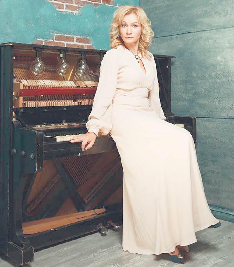 В ближайших планах Анны моноспекткль, во время которого актриса будет еще и петь. В ходе полготовки к проекту Анна берет уроки вокала