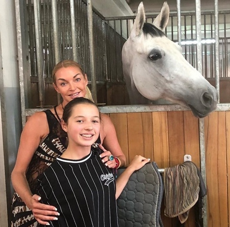 Анастасия и Ариадна Волочковы