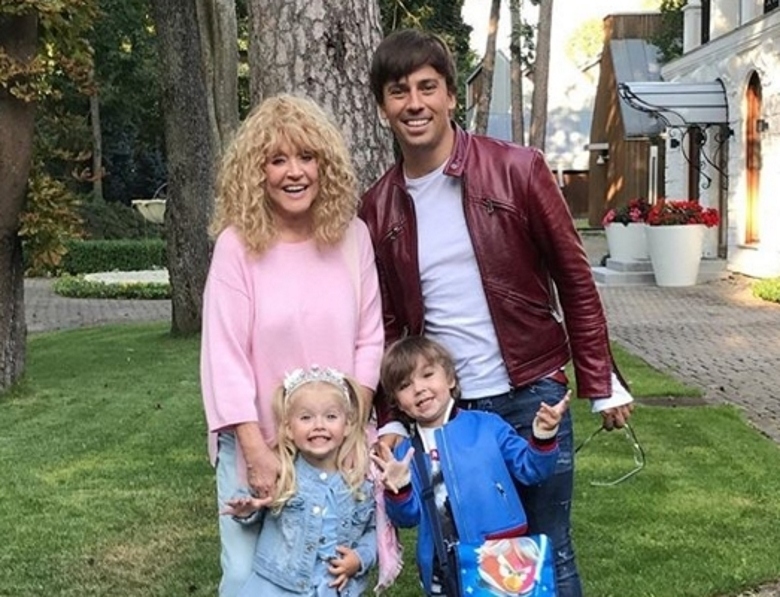 АЛЛА ПУГАЧЕВА И МАКСИМ ГАЛКИН С ДЕТЬМИ