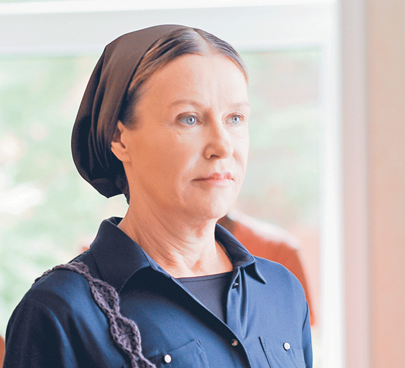 Самые большие метаморфозы происходят с героиней Ирины Розановой. Бывшая хозяйка рынка Зоя после гибели сына решает отойти от дел и готовится к постригу