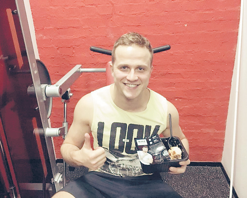 Спортзал плюс правильное питание. Именно эта проверенная формула помогает Евгению сохранять отличную форму