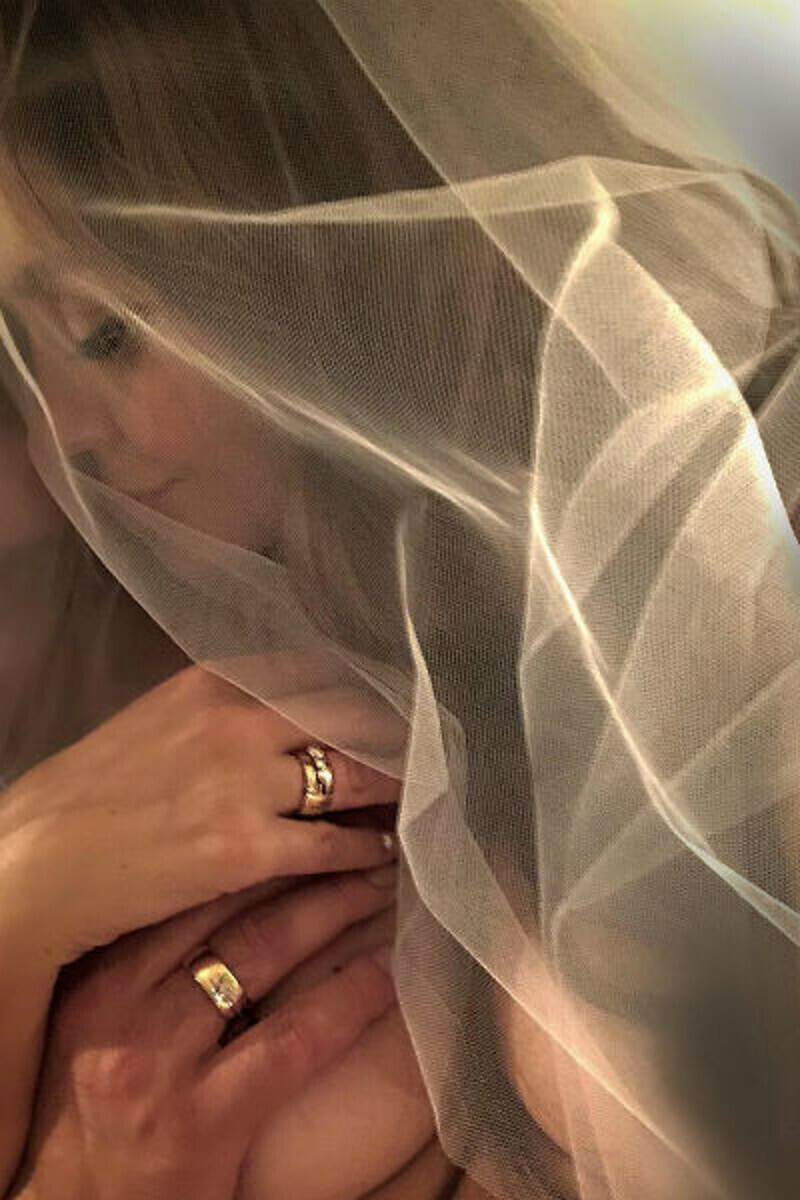 Певица счастлива с новым мужем