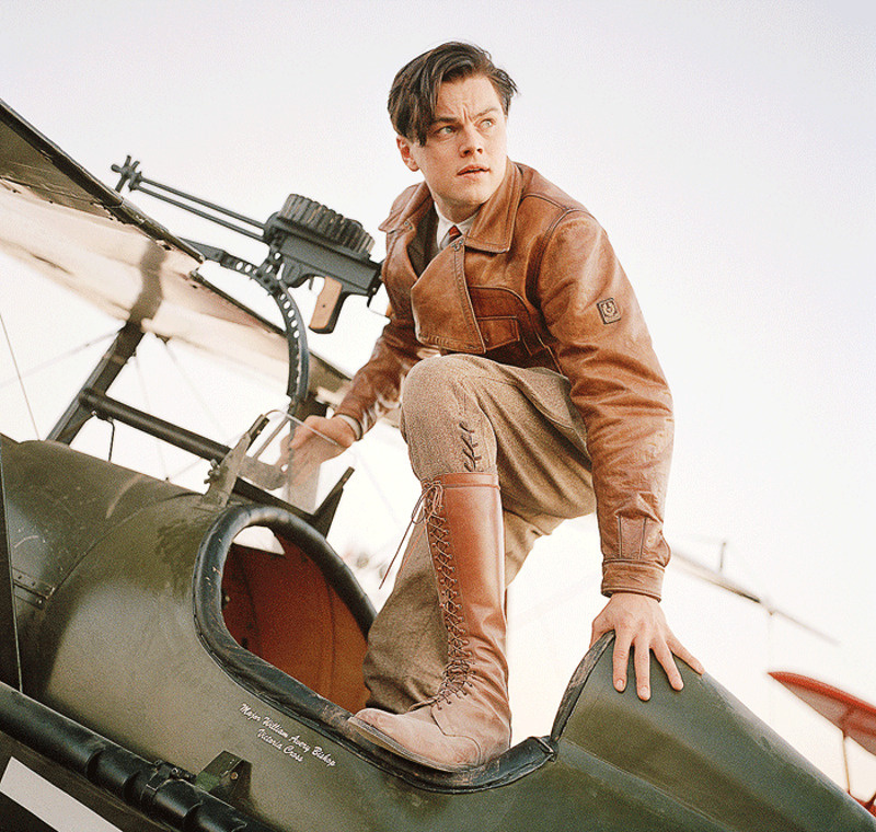 Кожанка добавила мужественности миллиардеру Говарду Хьюзу в исполнении Леонардо Ди Каприо