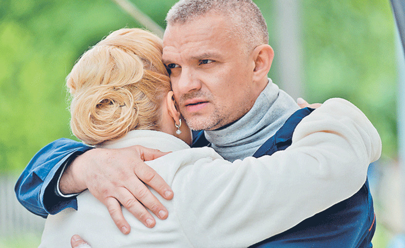 В фильмографии Владимира Епифанцева немало героических ролей. Вот и на этот раз он сыграл бывшего полковника авиации