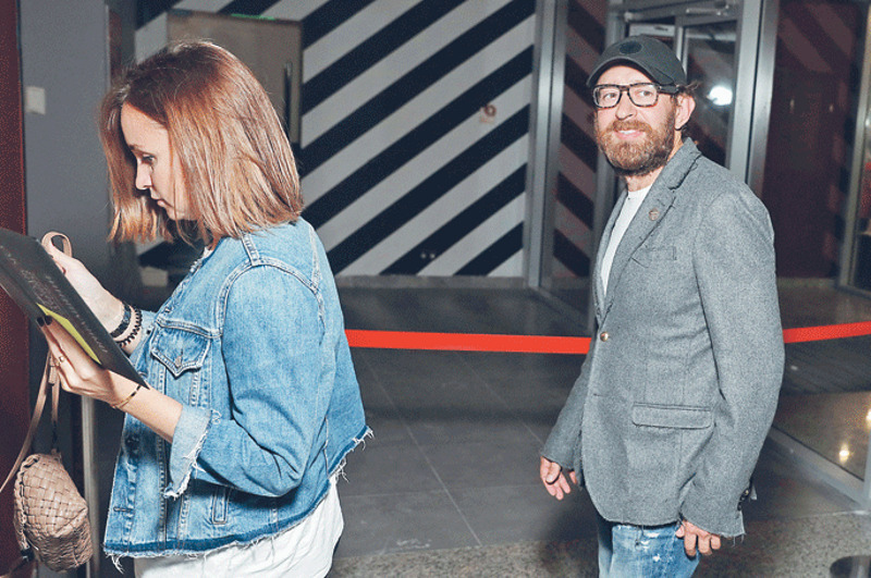 Ольга Литвинова и Константин Хабенский стараются оградить свою семейную жизнь от внимания прессы. Даже на кинопремьерах супруги очень редко позируют вместе