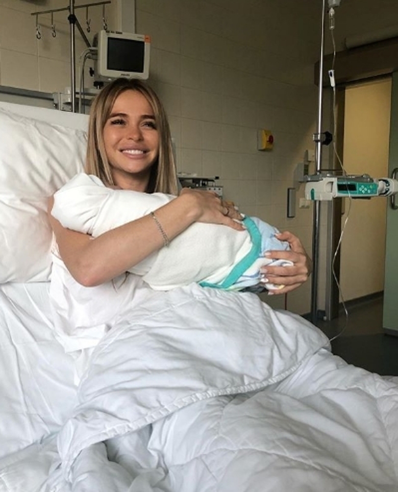 Анна Хилькевич с младшей дочкой