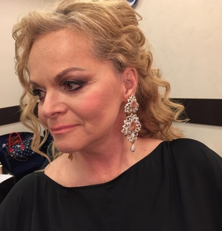 Лариса Долина