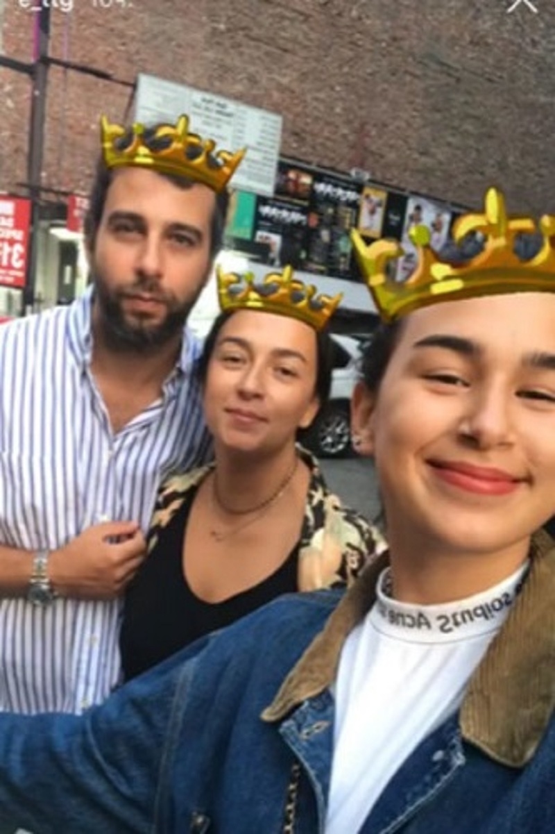 Родители привезли Эрику в Нью-Йорк