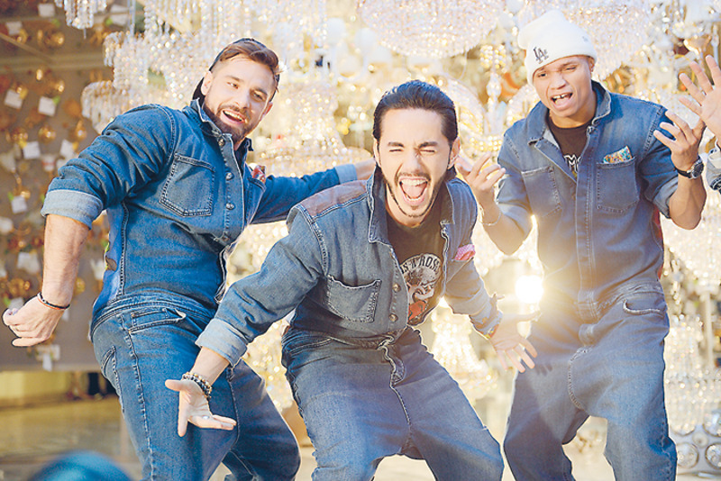 На сцене Тимур себя не жалеет и показывает публике супер-энергичное шоу. Ради этого певец внимательно следит за своей физической формой