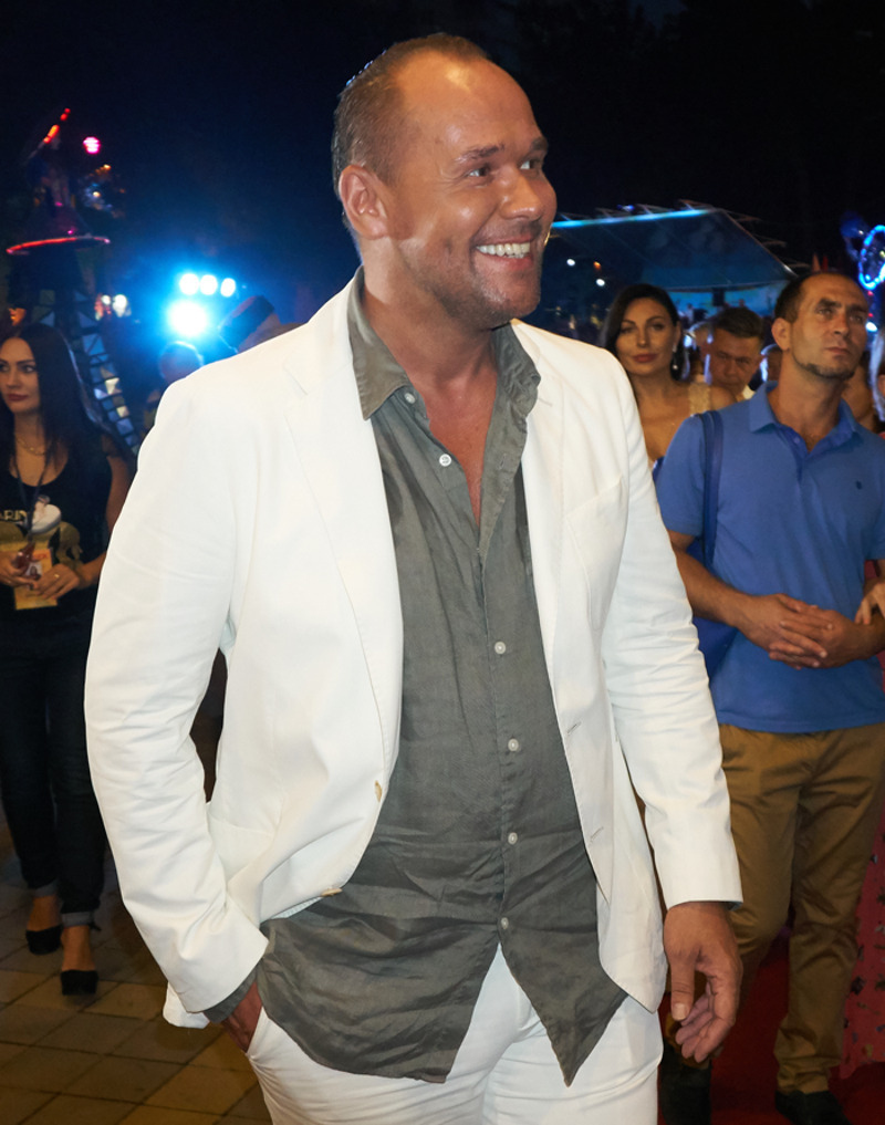 Максим Аверин не боится одеваться ярко