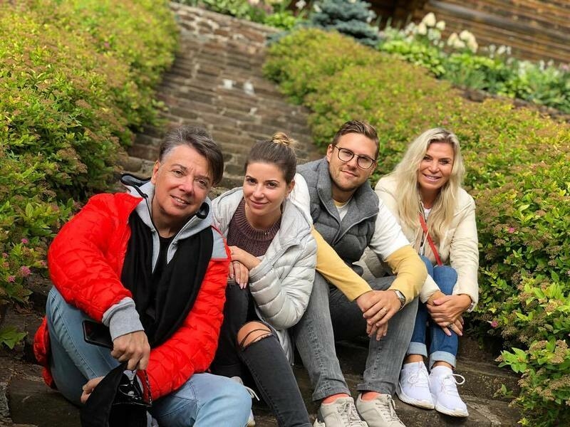 Галина с мужем и родителями