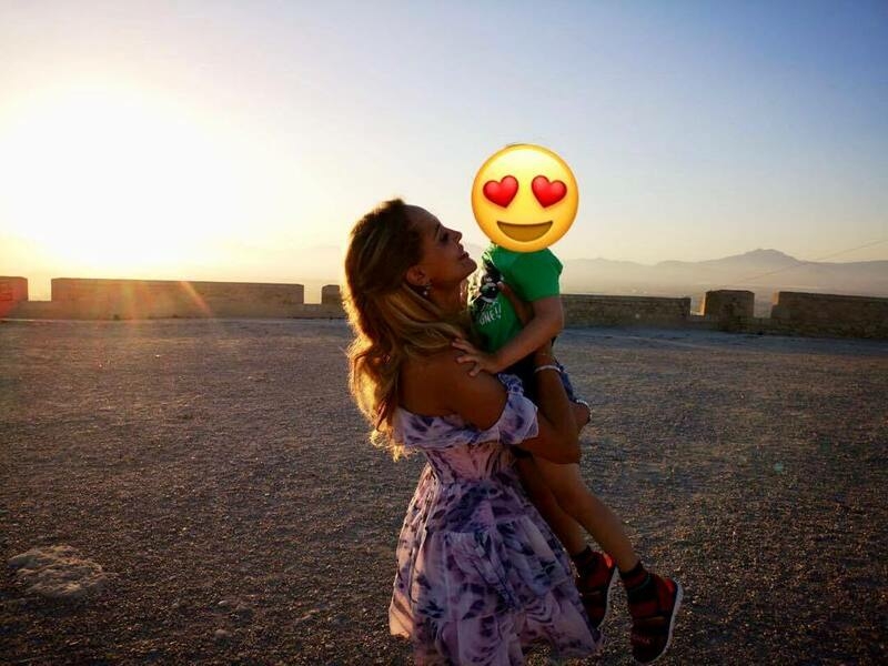 Звездная мама мечтает найти хорошую няню своему любимому малышу