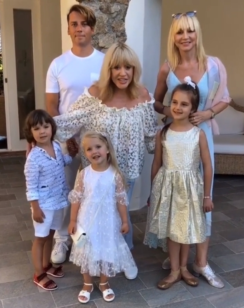 Алла Пугачева с семьей