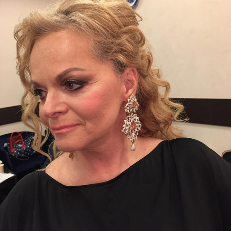 Лариса Долина