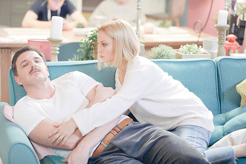 По словам Максима, на съемках сериала «Новый человек» его партнерша Татьяна Арнтгольц была самым мужественным человеком на площадке. В отличие от других актеров она не позволяла себе никаких капризов