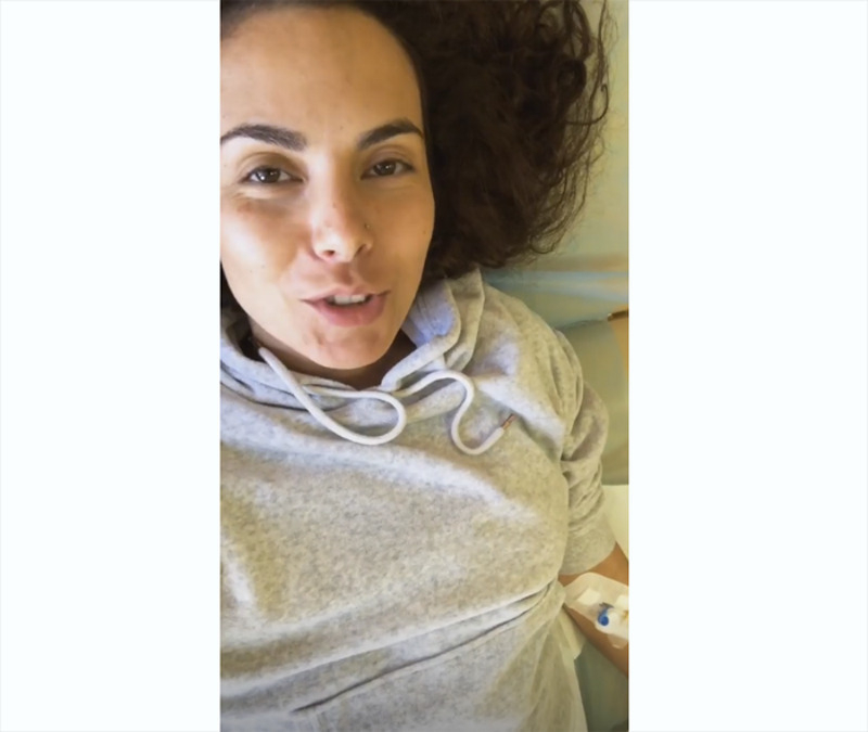 Певица показала фото с капельницей и рассказала, что отравилась