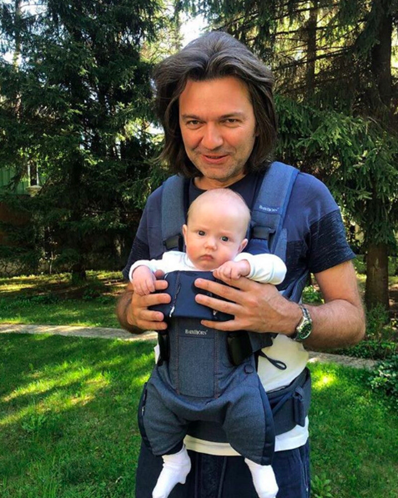 Недавно Дмитрий показал лицо маленького Марка