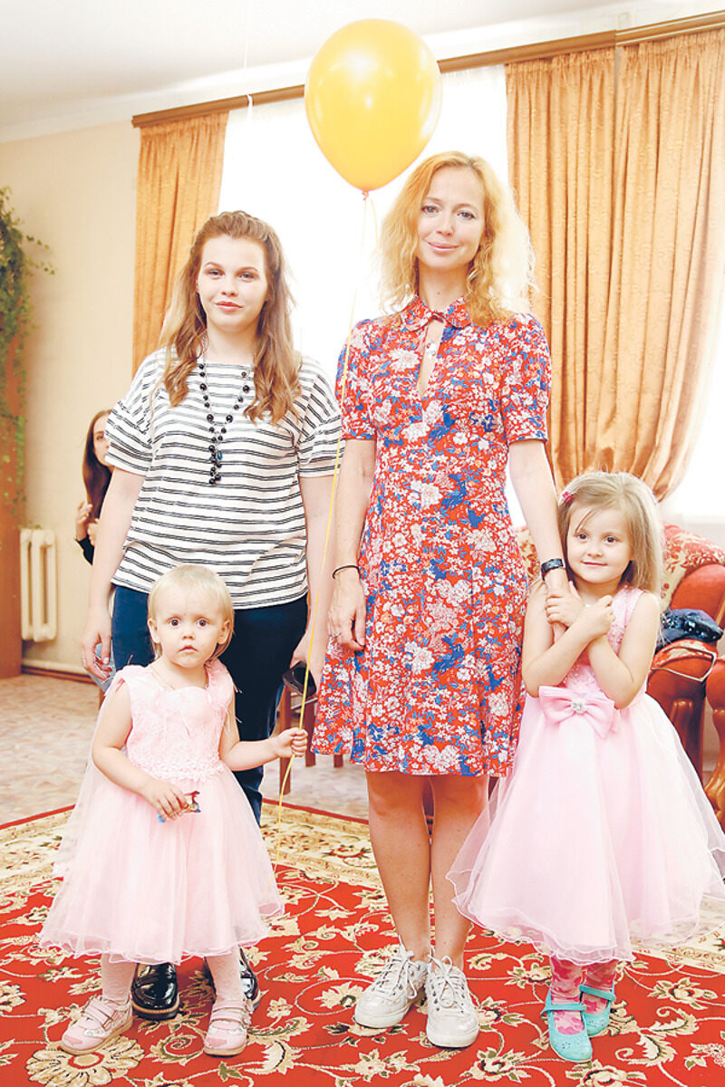 Елена Захарова