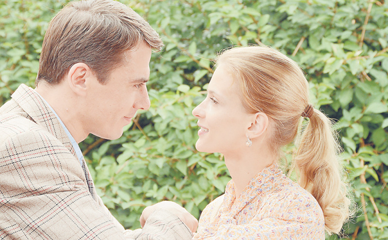 Согласно сюжету жена Андрея Невельского Ольга (Светлана Иванова) после рождения сына начинает болеть. Поверье, что эликсир губит женщин в семье алхимиков, начинает сбываться