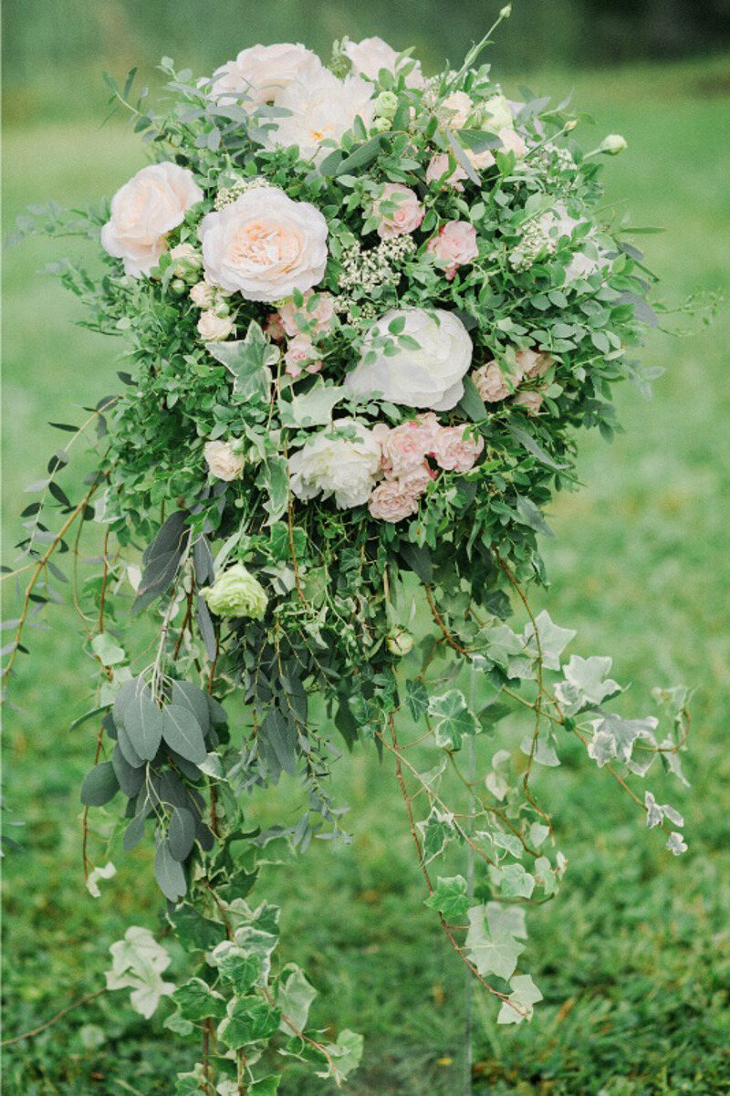 Цветы - главное украшение любой церемонии