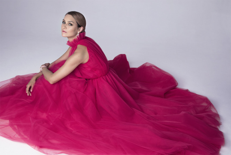 Платье, beloe Zoloto; часы и серьги, все – chopard