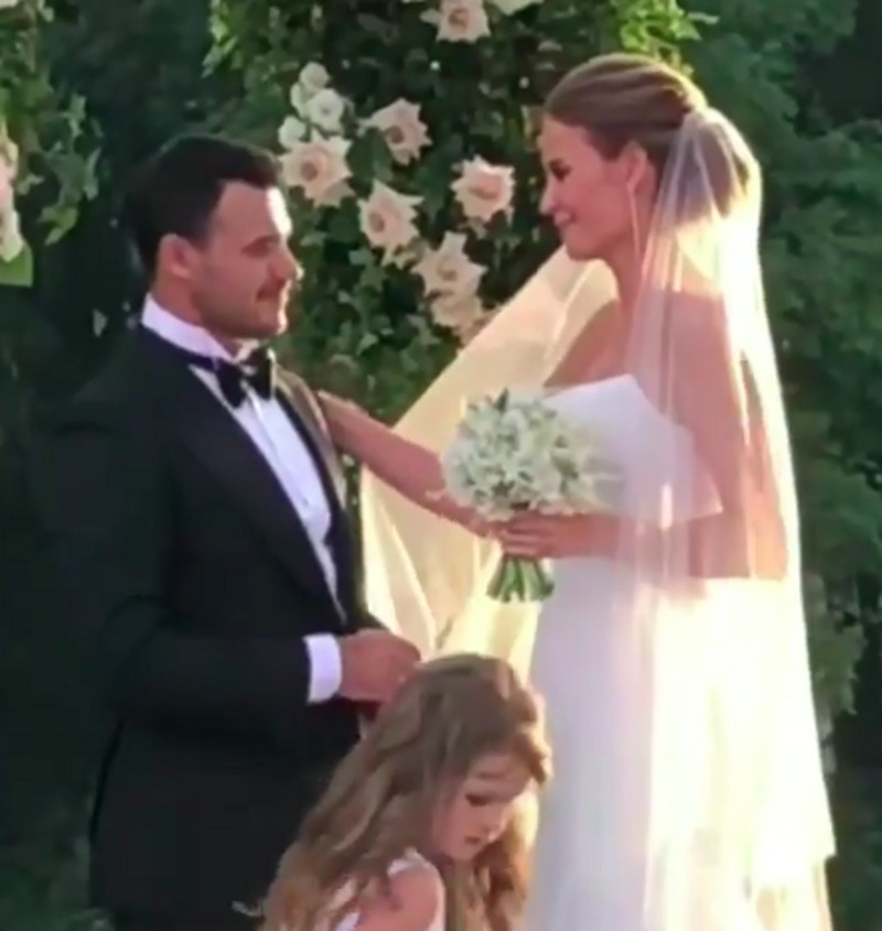 Самый трогательный момент, когда невеста сказала: "Да"