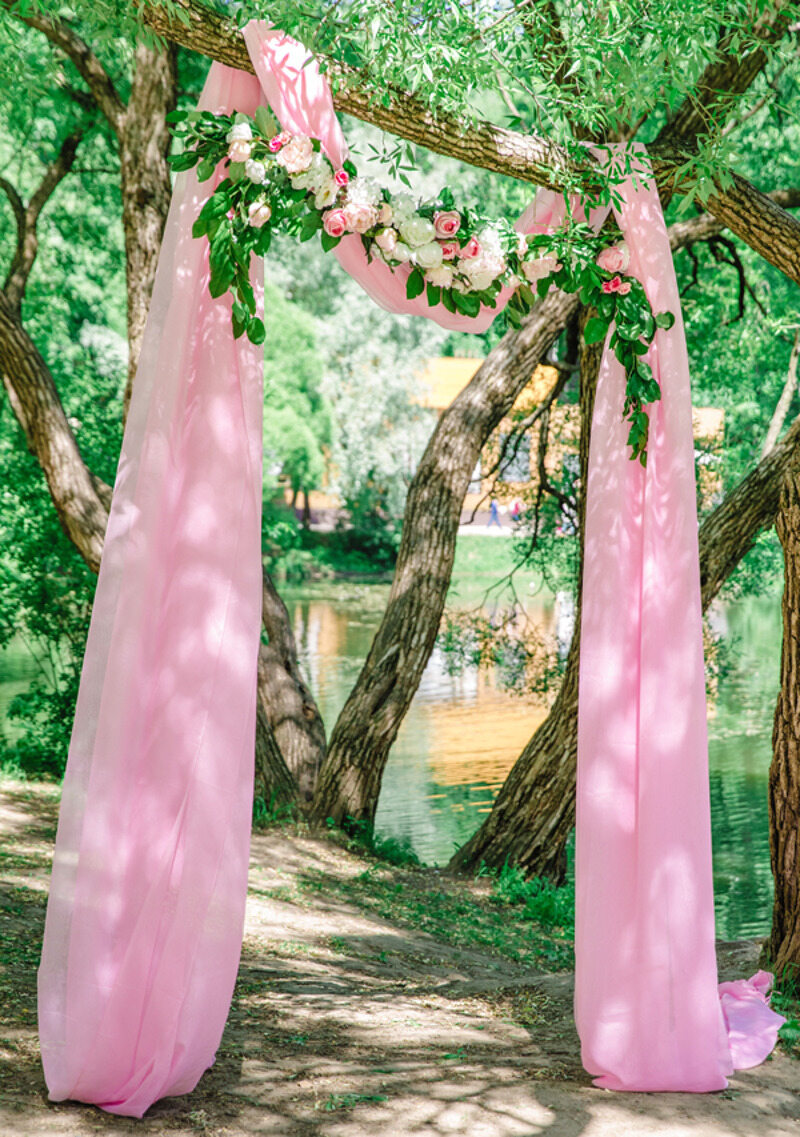 Зону свадебной церемонии невозможно представить без цветов