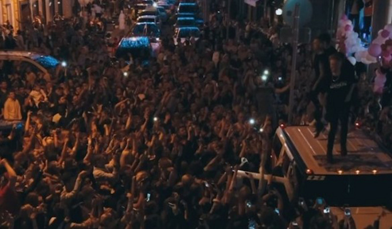 Тимати и Егор Крид заблокировали движение на улице Большая Дмитровка