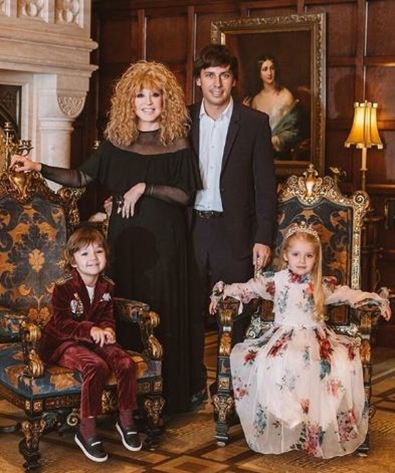 Алла Пугачева и Максим Галкин с детьми