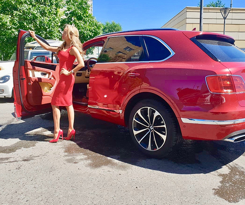 Анна Калашникова поставила на кон свой джип