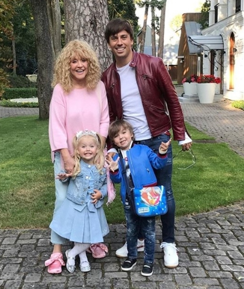 Алла Пугачева и Максим Галкин с детьми