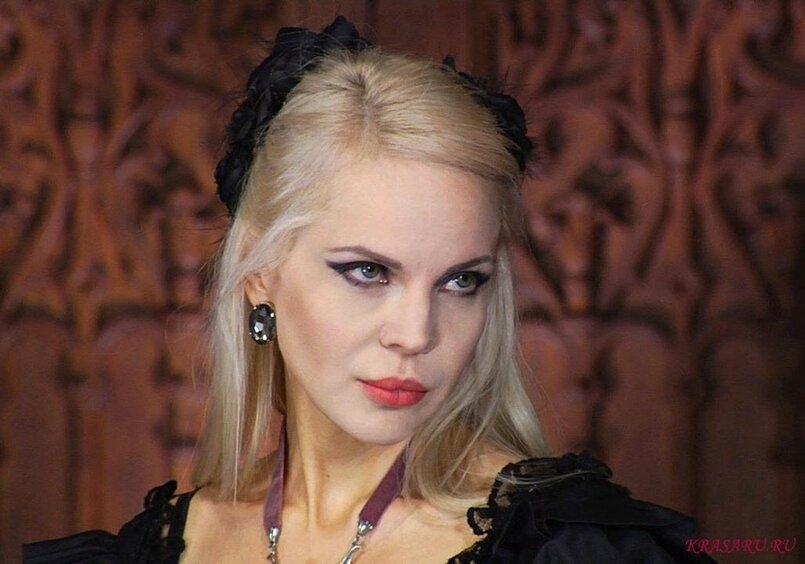 Джулия Ванг