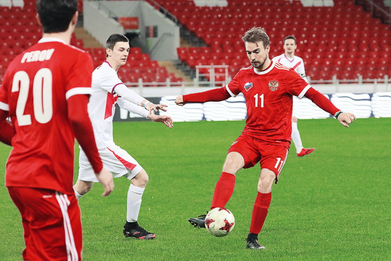 В телесериале «Я – тренер!» Петр играет звезду футбола, полузащитника Шахова