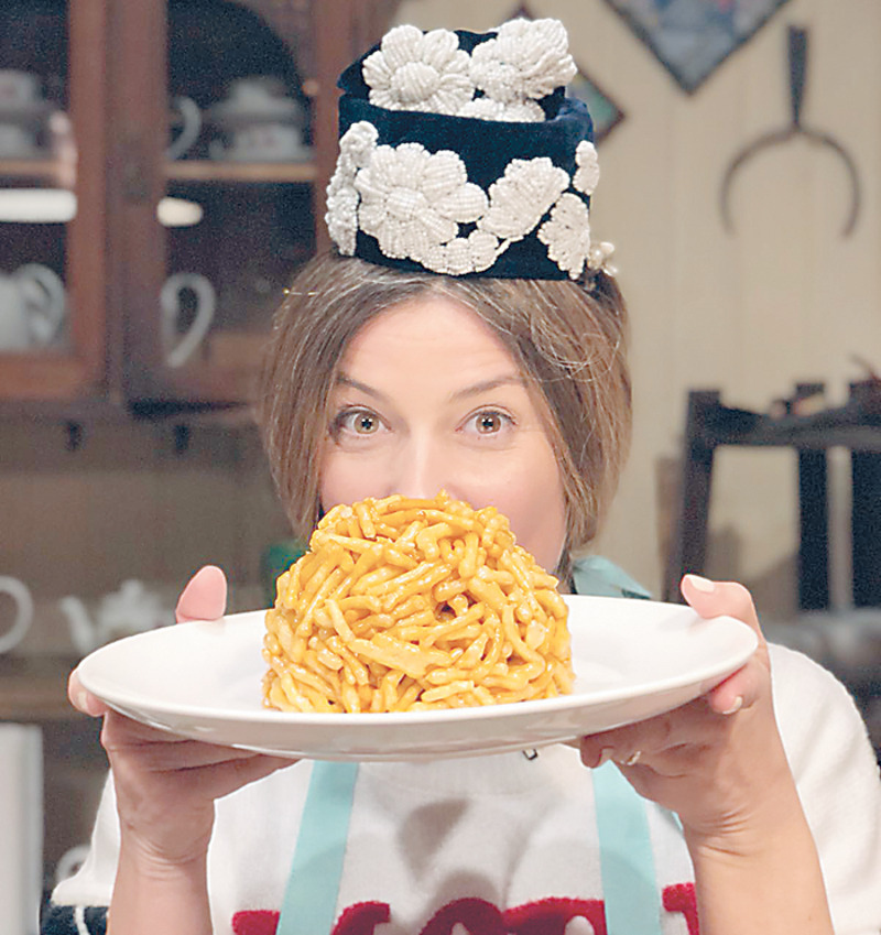 Во время съемок эпизода «Орла и решки» в Казани, Жанна не отказывала себе в удовольствии попробовать местные сладости. По словам телеведущей, лишние килограммы не вызывают у нее паники