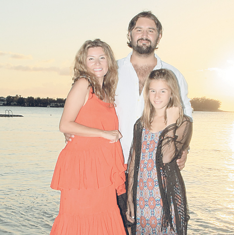 Бизнесмен Василий Мельничин — третий супруг Жанны. От прежних браков у телеведущей двое детей: сын Борис и дочь Лолита (на фото)