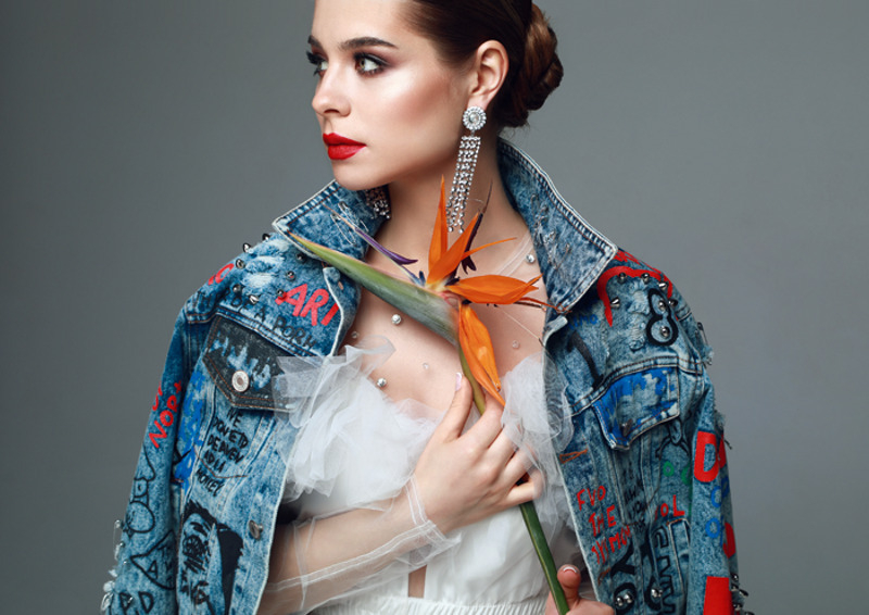 Платье, Diana Gazaryan; куртка, show time