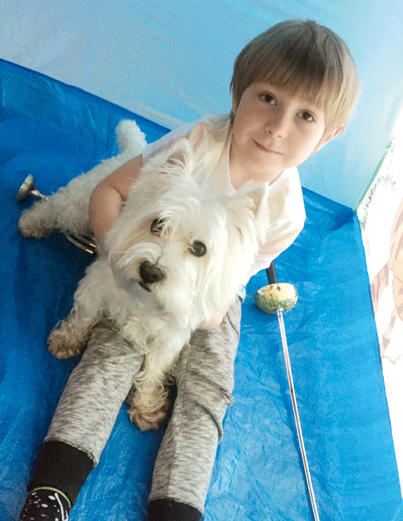 Сейчас Тимофею уже шесть лет, а его любимец песик Беня на два года старше