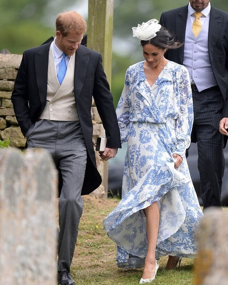 Молодожены везде появляются вместе