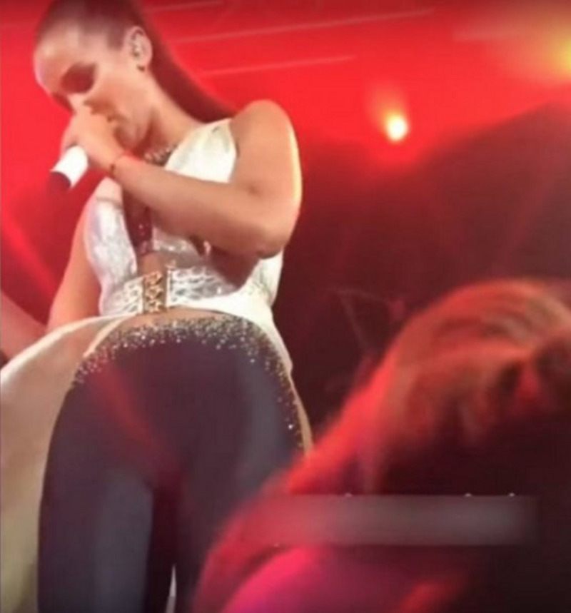 Ольга забыла надеть белье